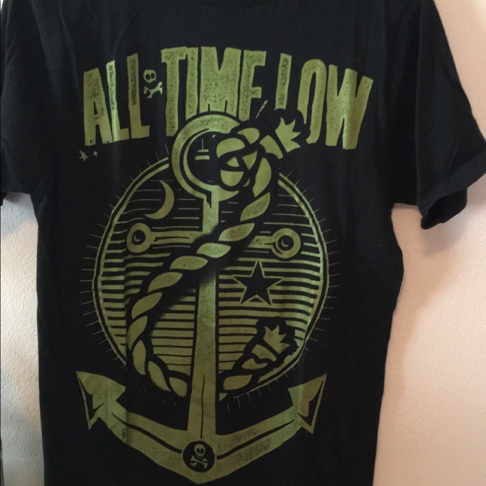 Graphic tee